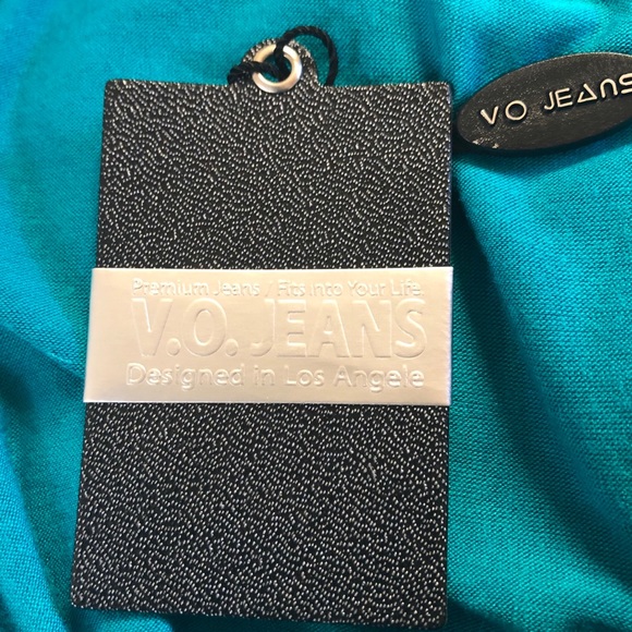 VO Jeans | V-Neck Super Soft Zebra Graphic Tee - Picture 5 of 5